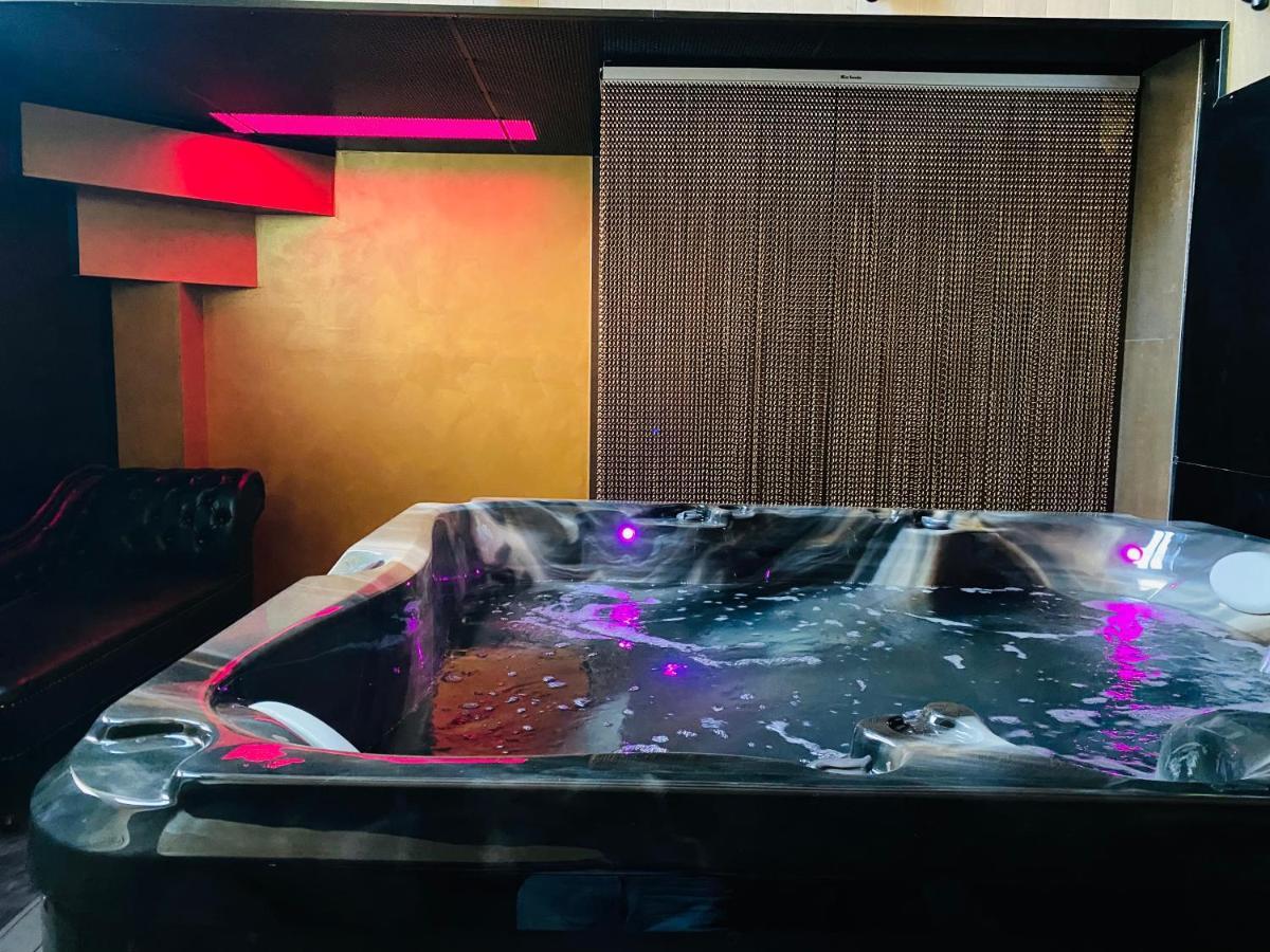 Mieuxqualhotel Jacuzzi Privatif Love Room Bordeaux Exterior photo